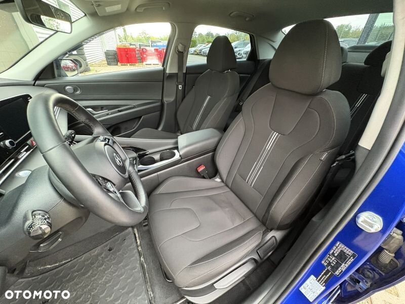 Hyundai Elantra 1.6 Smart CVT - 22