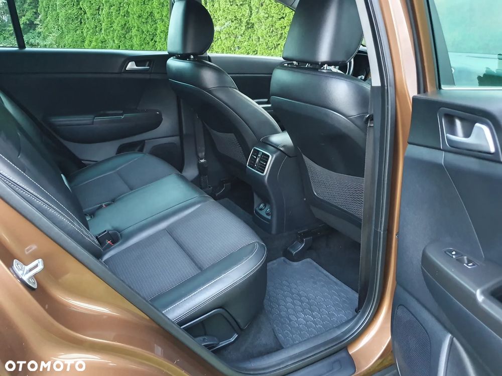 Kia Sportage 2.0 CRDI 4WD Automatik Vision - 24