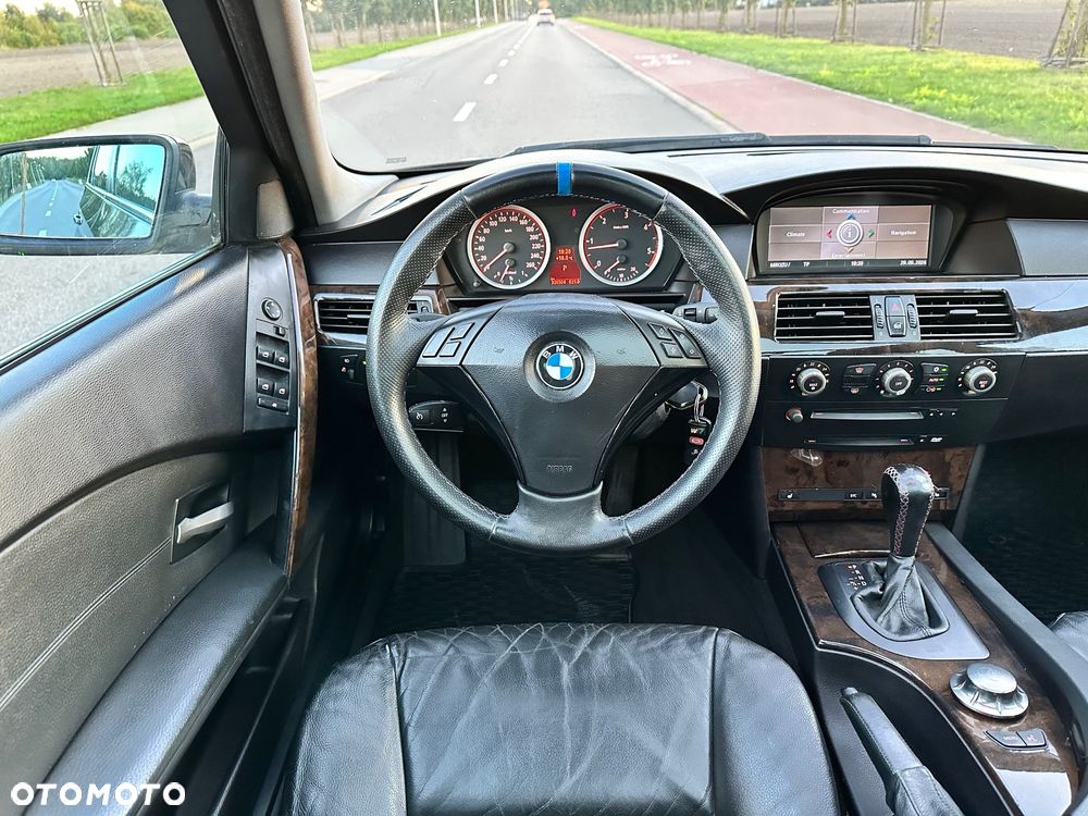 BMW Seria 5 525d - 16