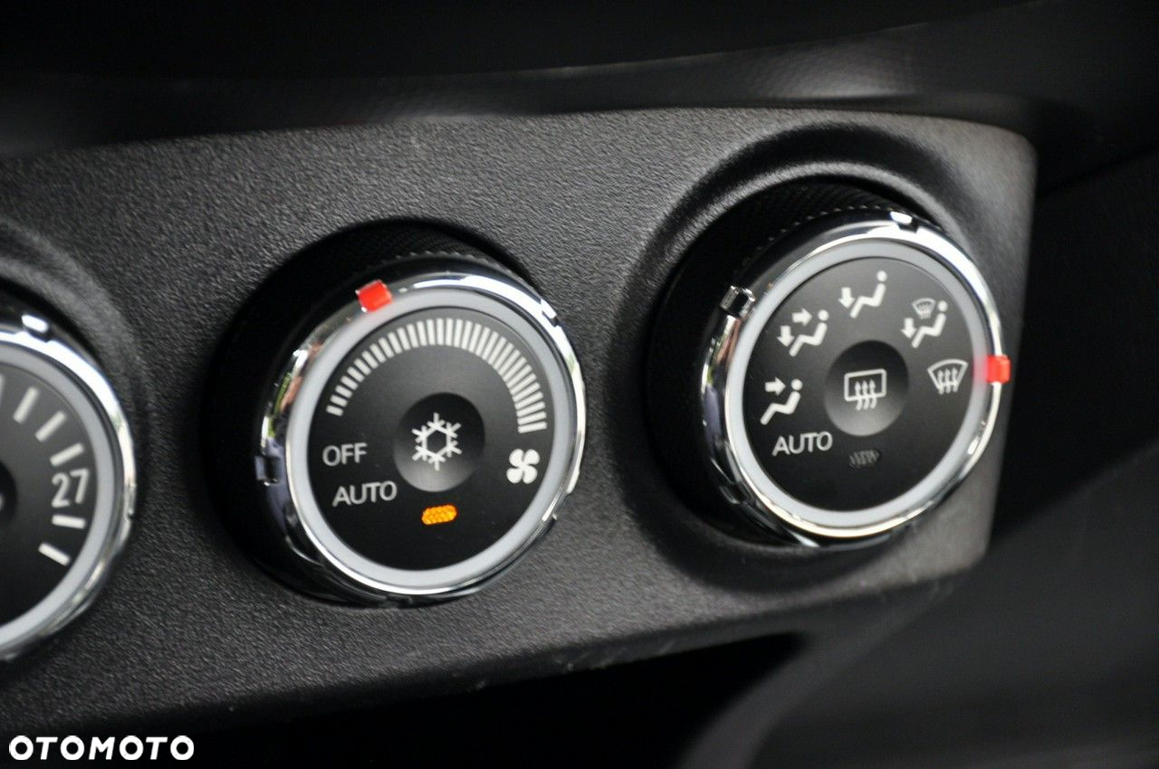 Mitsubishi Outlander - 32