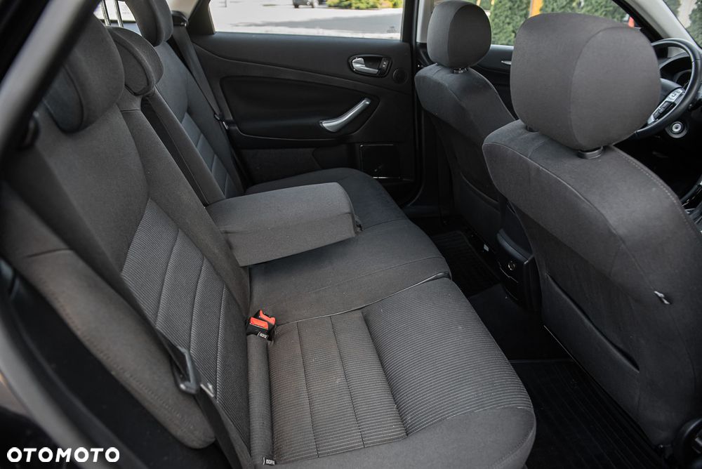 Ford Mondeo - 25