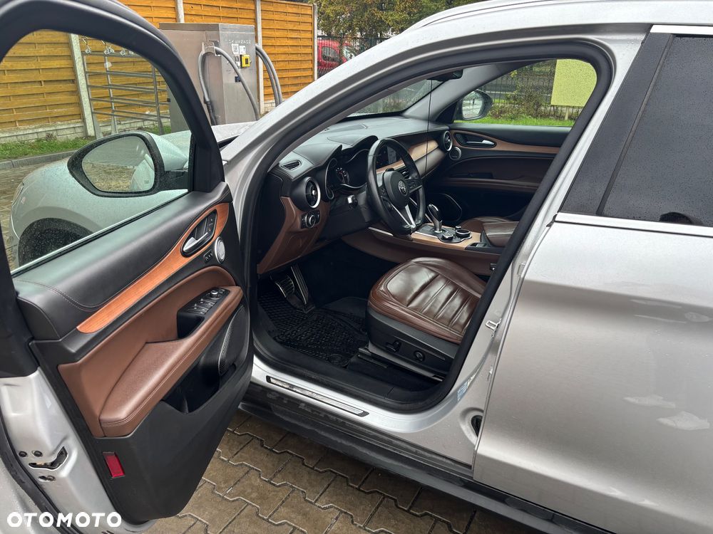 Alfa Romeo Stelvio 2.0 Turbo 16V AT8-Q4 Lusso Ti - 8