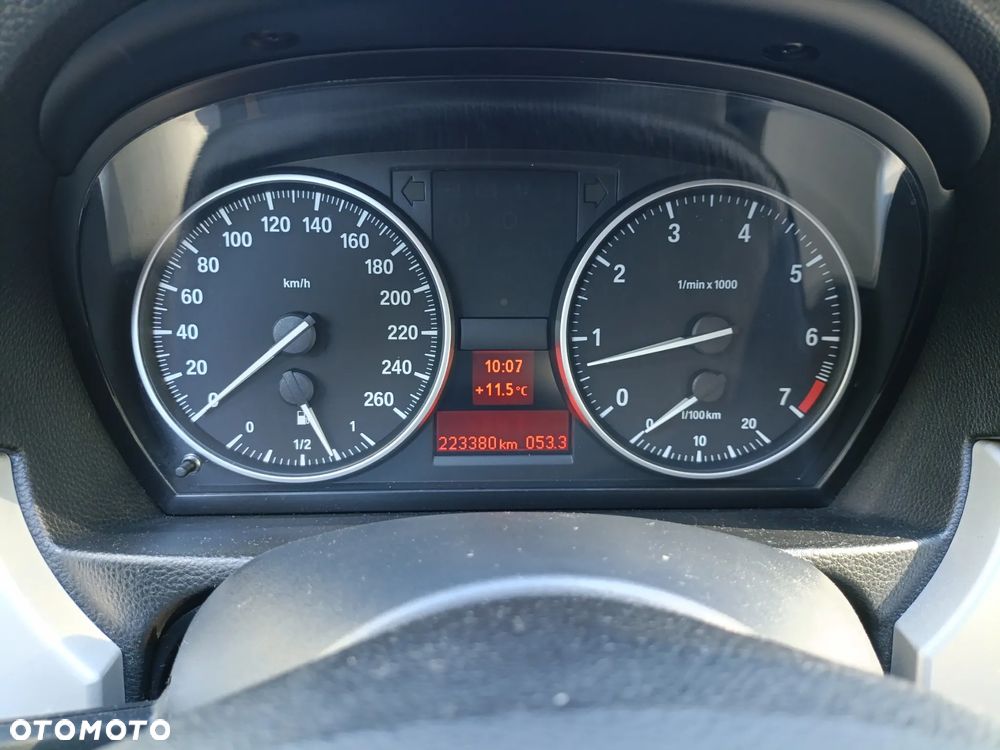 BMW Seria 3 318i Edition Exclusive - 28