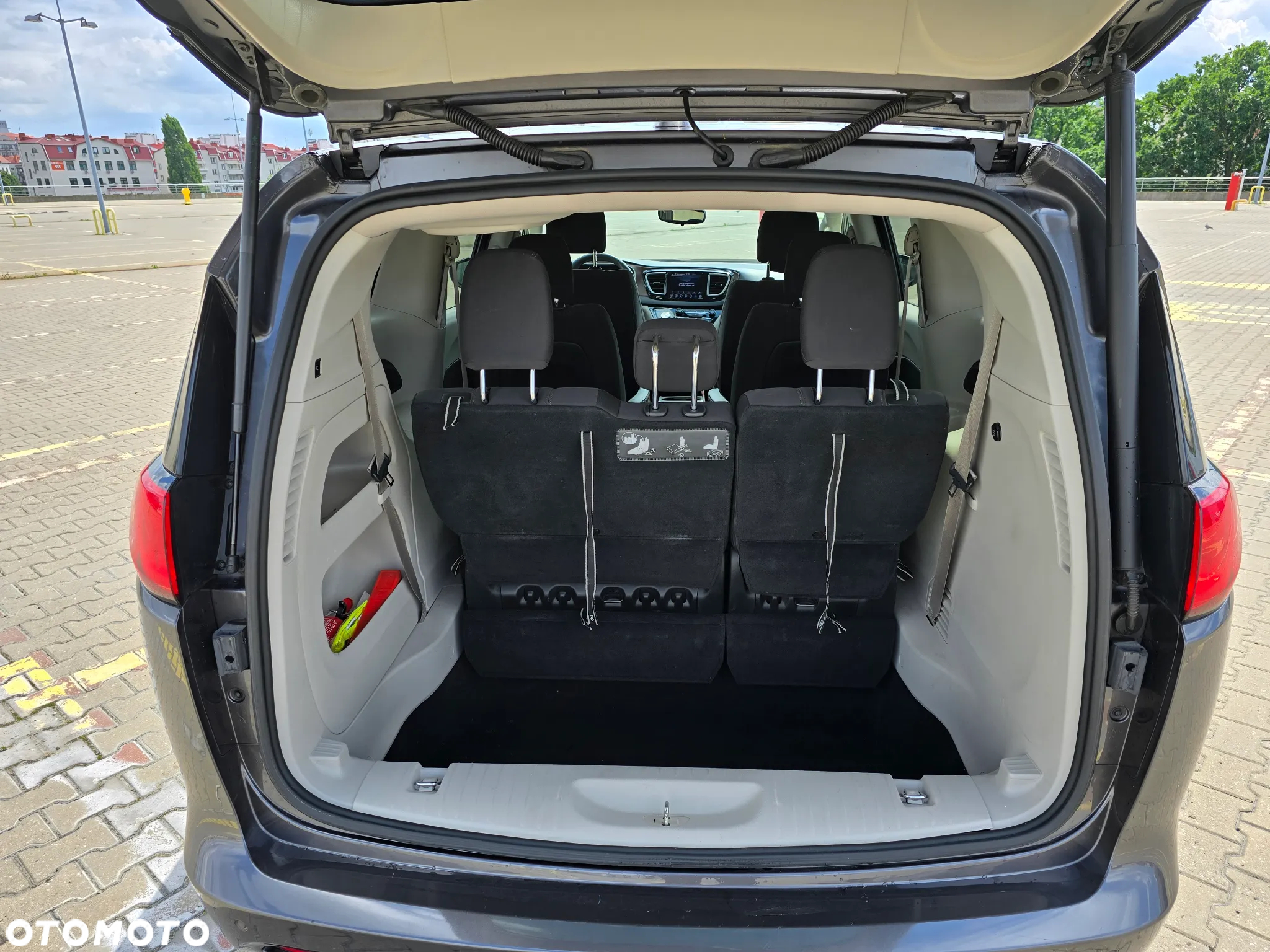 Chrysler Pacifica - 13