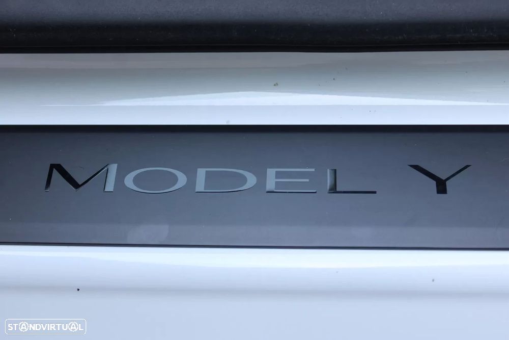 Tesla Model Y Standard - 30