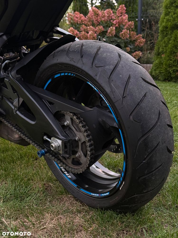 Suzuki GSX 1000 - 24