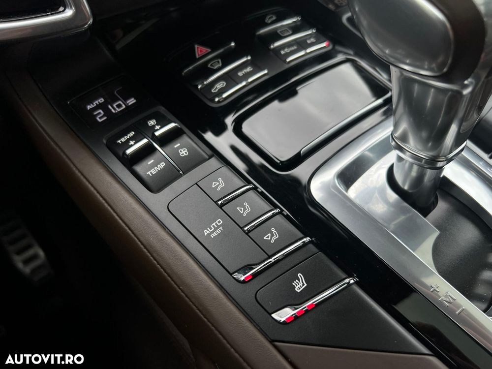 Porsche Cayenne - 20