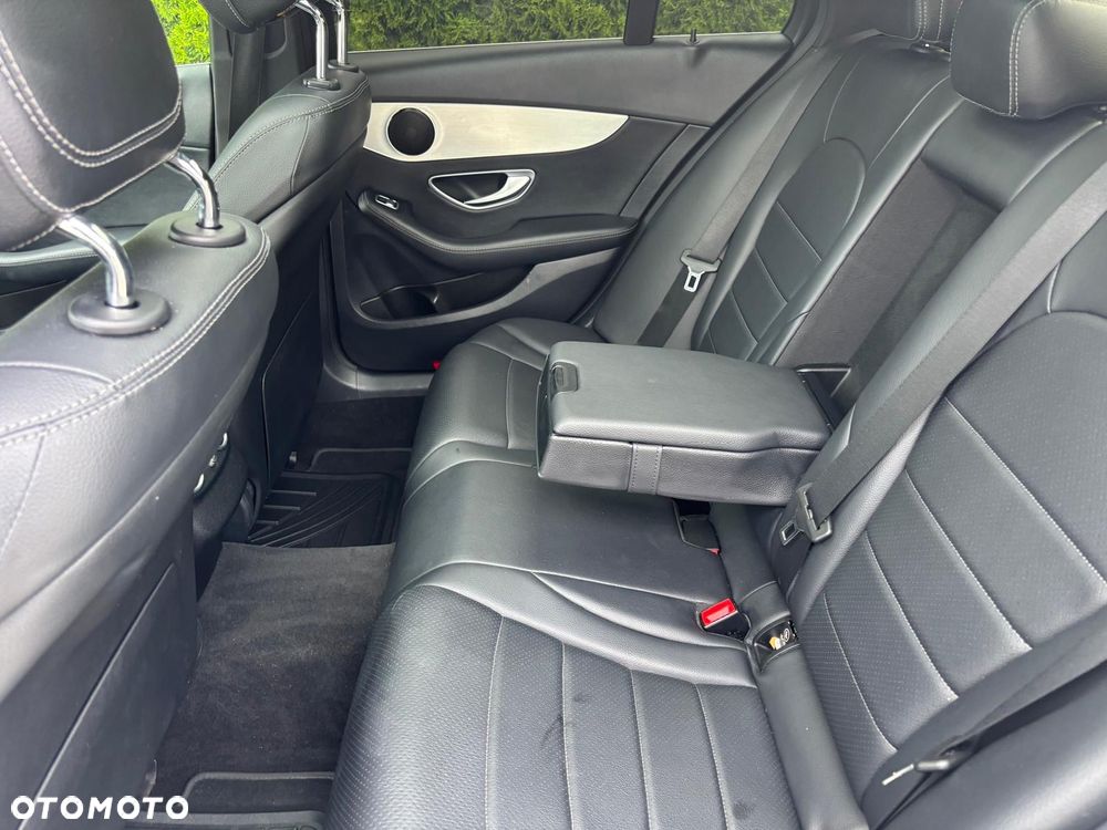 Mercedes-Benz Klasa C 300 9G-TRONIC AMG Line - 23