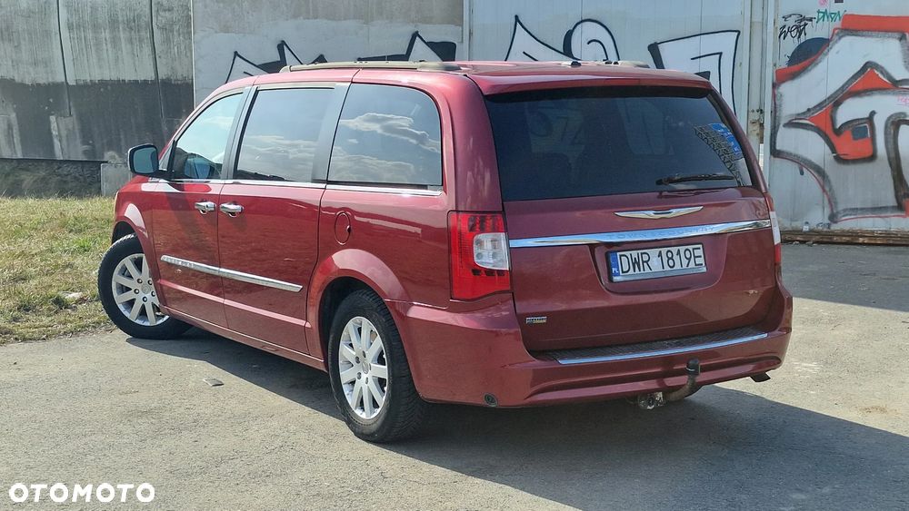 Chrysler Town & Country - 13