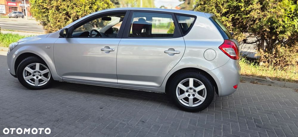 Kia Ceed 1.4 CVVT Dream-Team Edition - 8