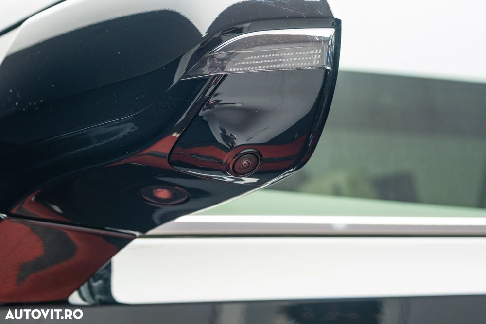 Cadillac Escalade - 12