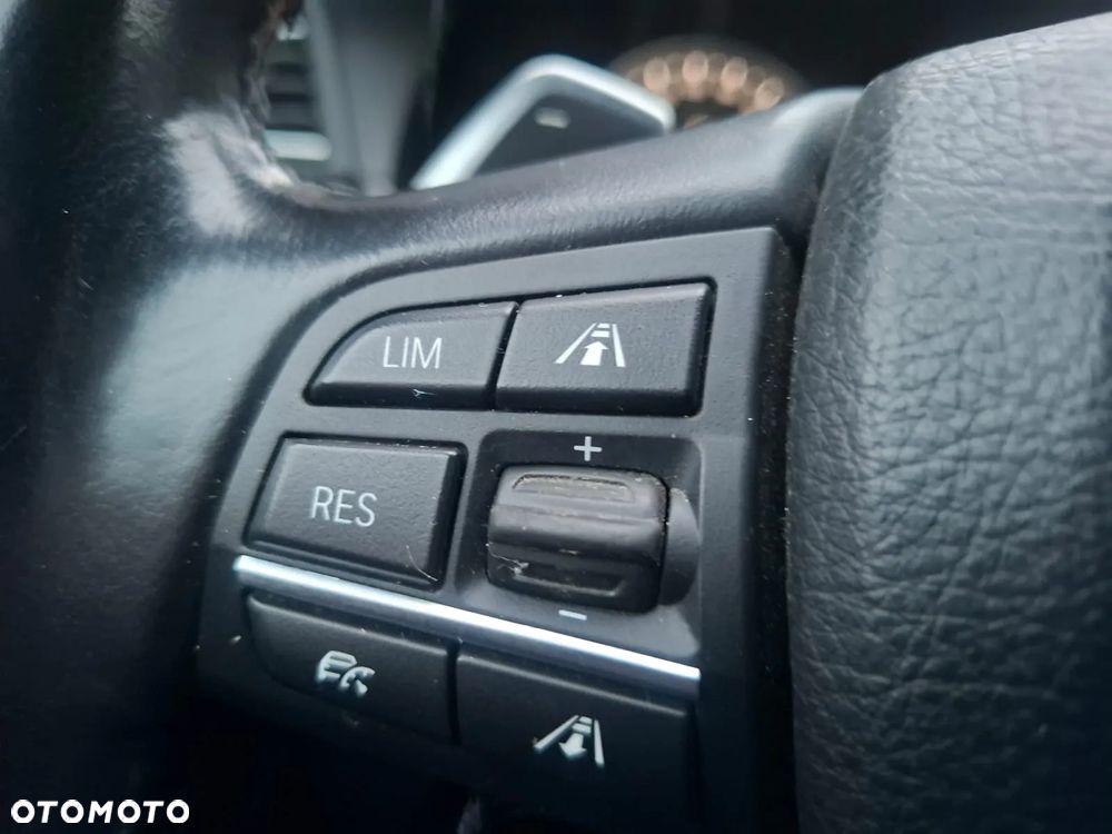 BMW Seria 5 528i Luxury Line - 9