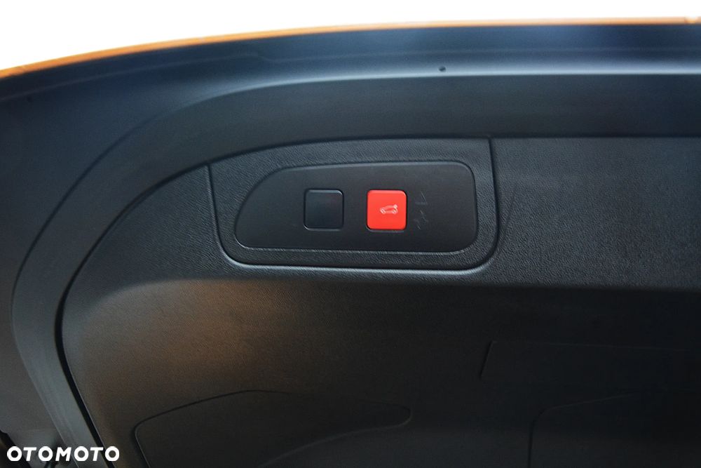 Peugeot 3008 1.6 PureTech HYbrid Allure S&S EAT8 - 11