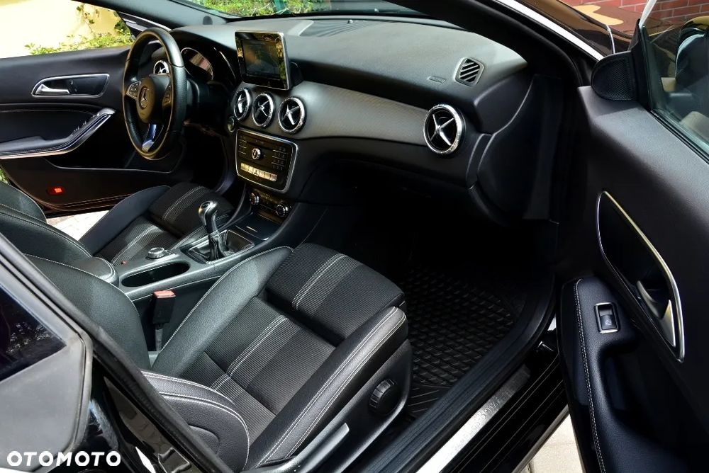 Mercedes-Benz CLA 200 Urban - 25