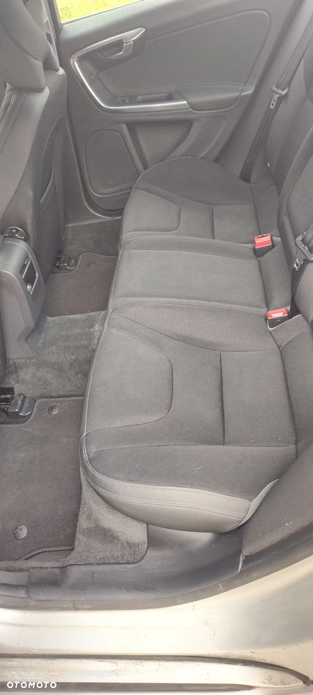 Volvo S60 T3 Momentum - 8