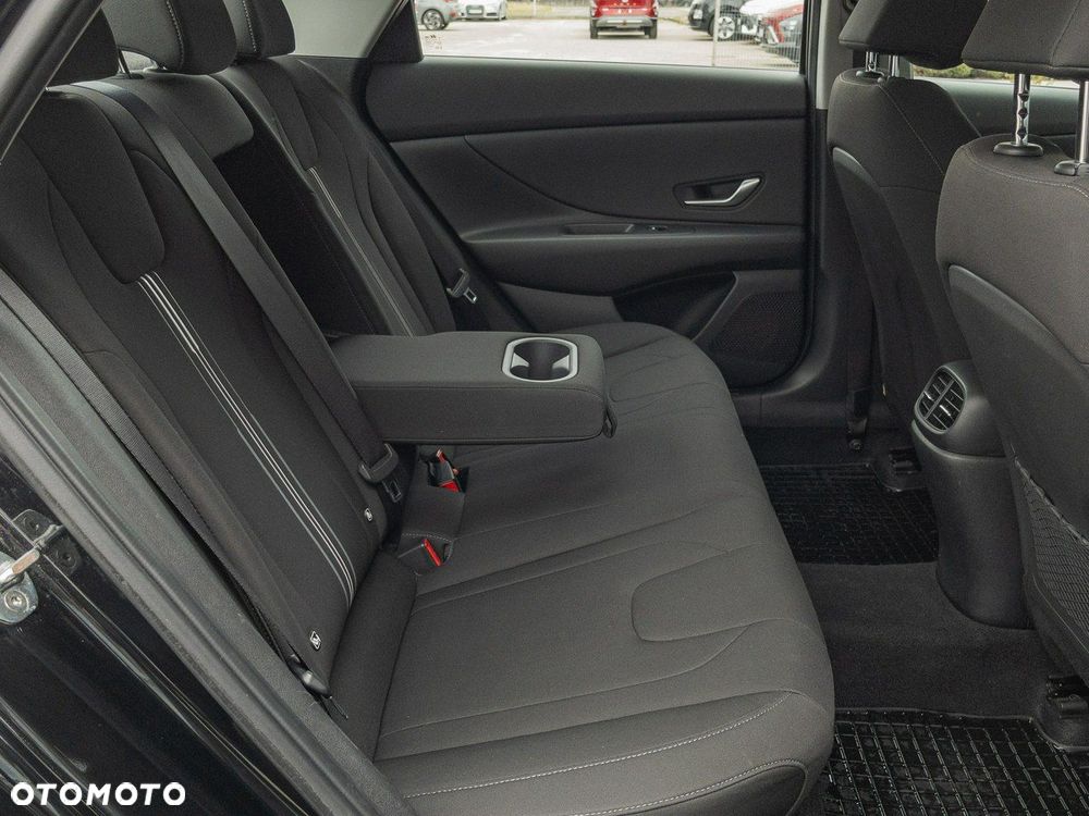 Hyundai Elantra - 24