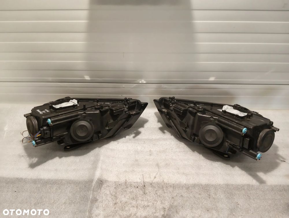 Audi A3 8P XENON KOMPLET LAMP PRZÓD  8P0941003 / 8P0941004 - 10