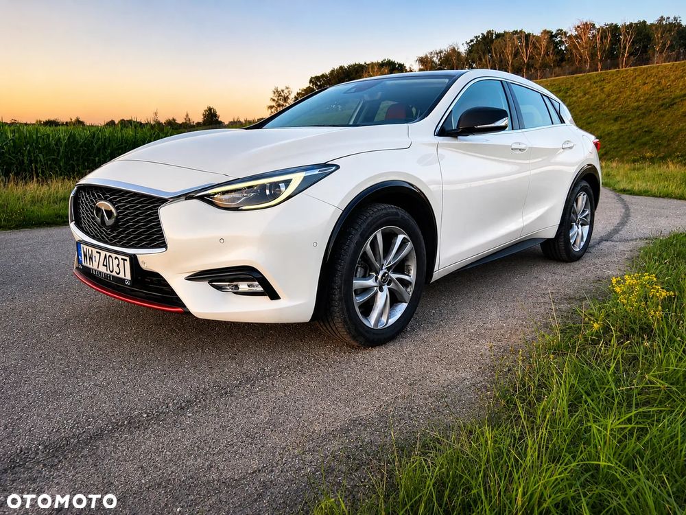 Infiniti Q30 1.6t Pure - 3