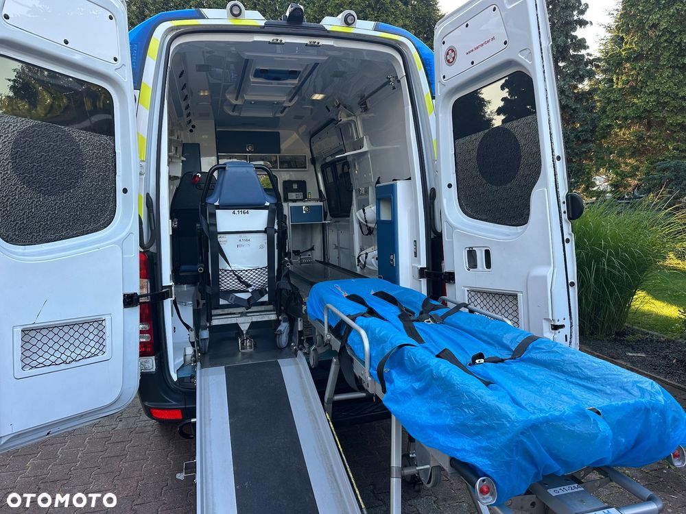 Mercedes-Benz Sprinter - 13