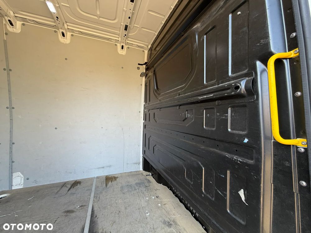 Volkswagen E-CRAFTER - 35