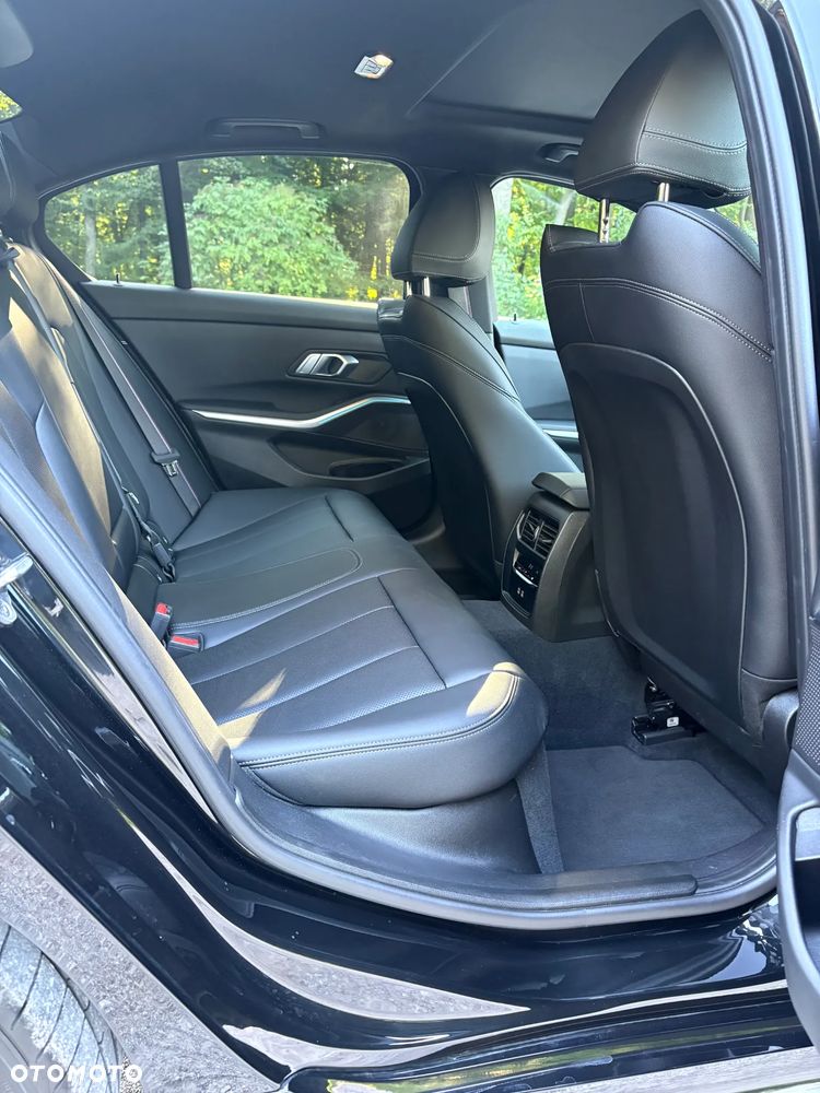BMW Seria 3 320i M Sport - 31