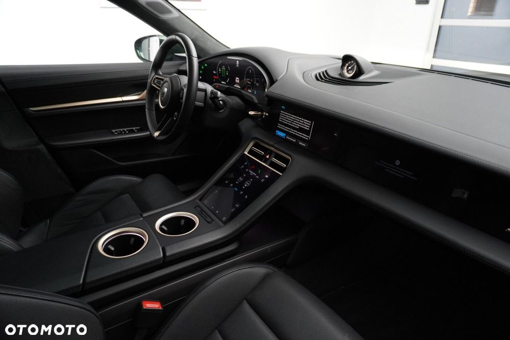 Porsche Taycan - 28