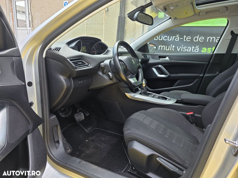 Peugeot 308 1.2 L PureTech Turbo S&S Allure Aut. - 9