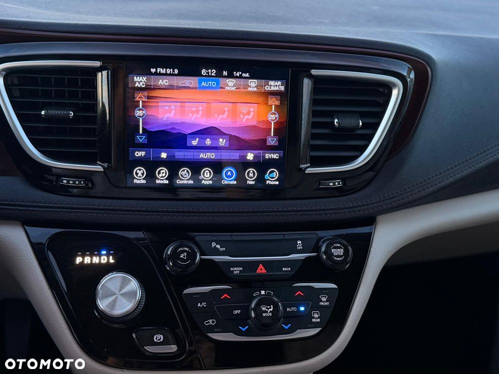Chrysler Pacifica - 26