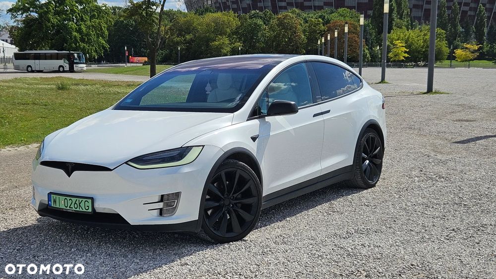 Tesla Model X - 3