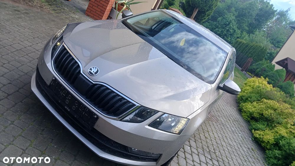 Skoda Octavia 1.6 TDI DSG Ambition - 9