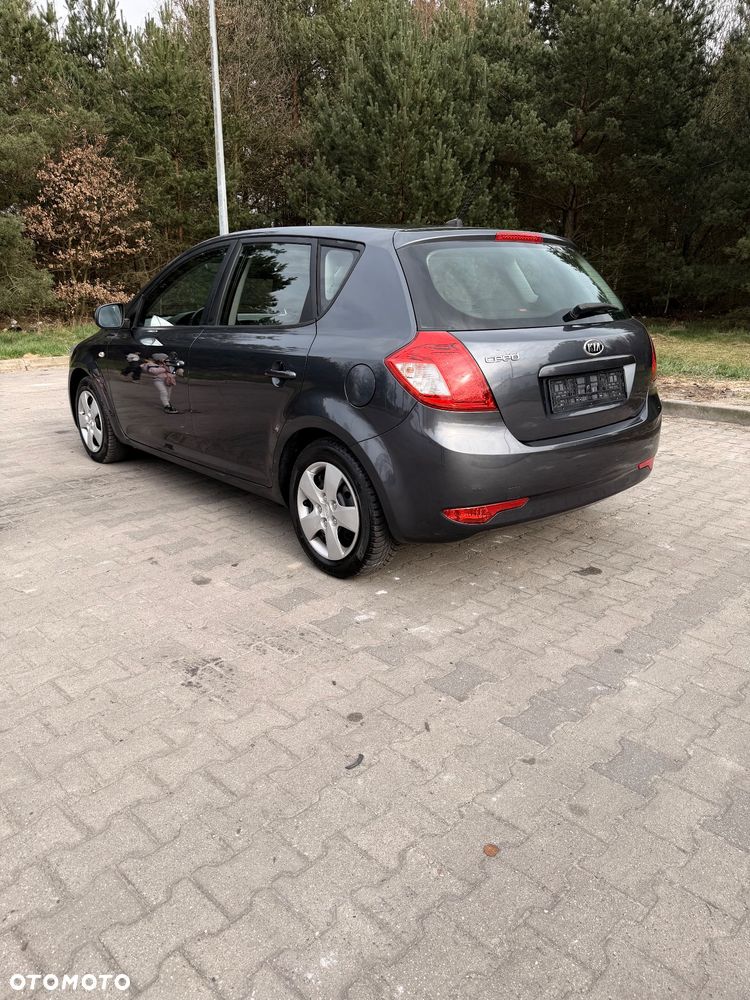 Kia Ceed 1.6 L - 19