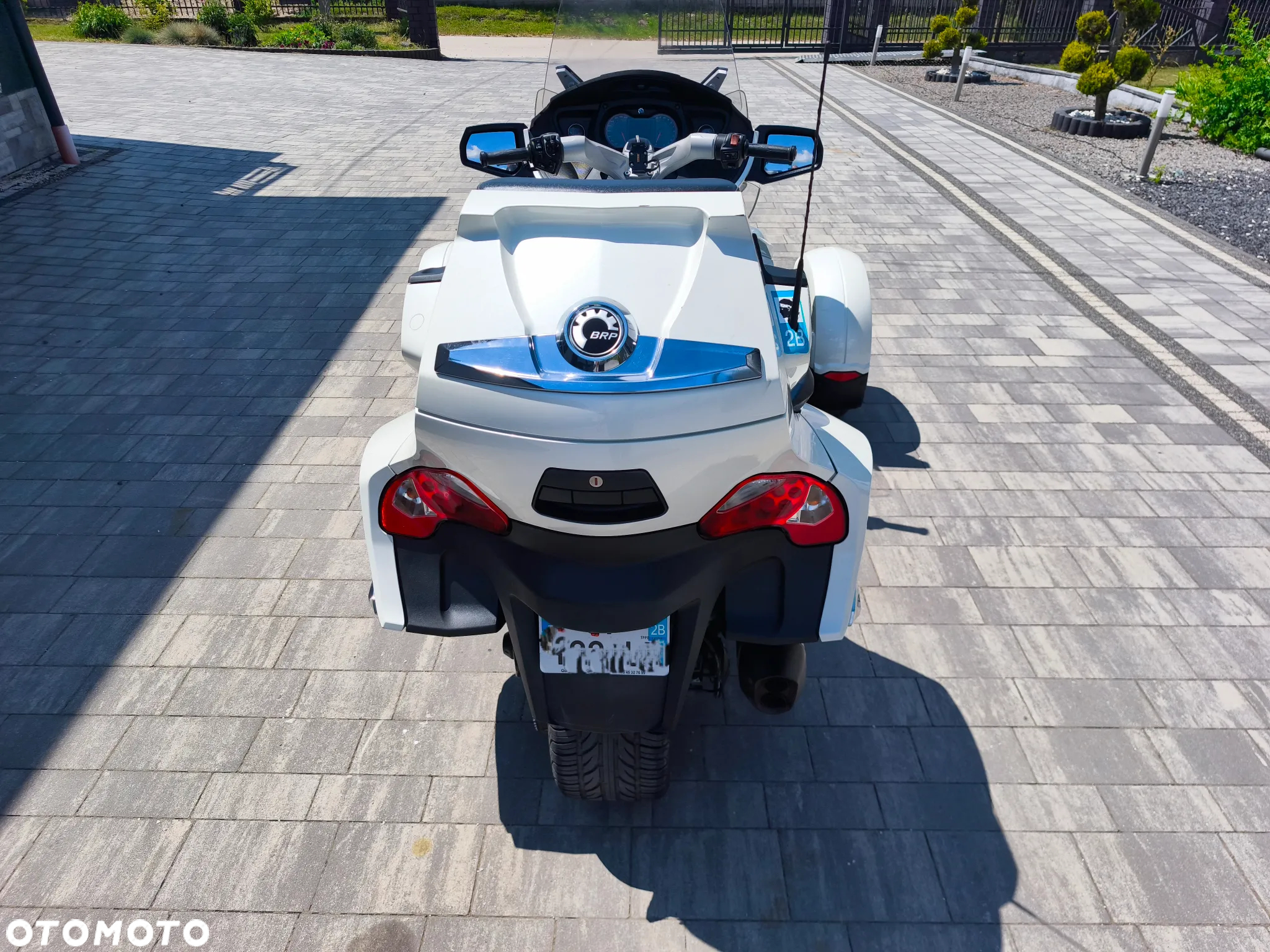 Can-Am Spyder - 10