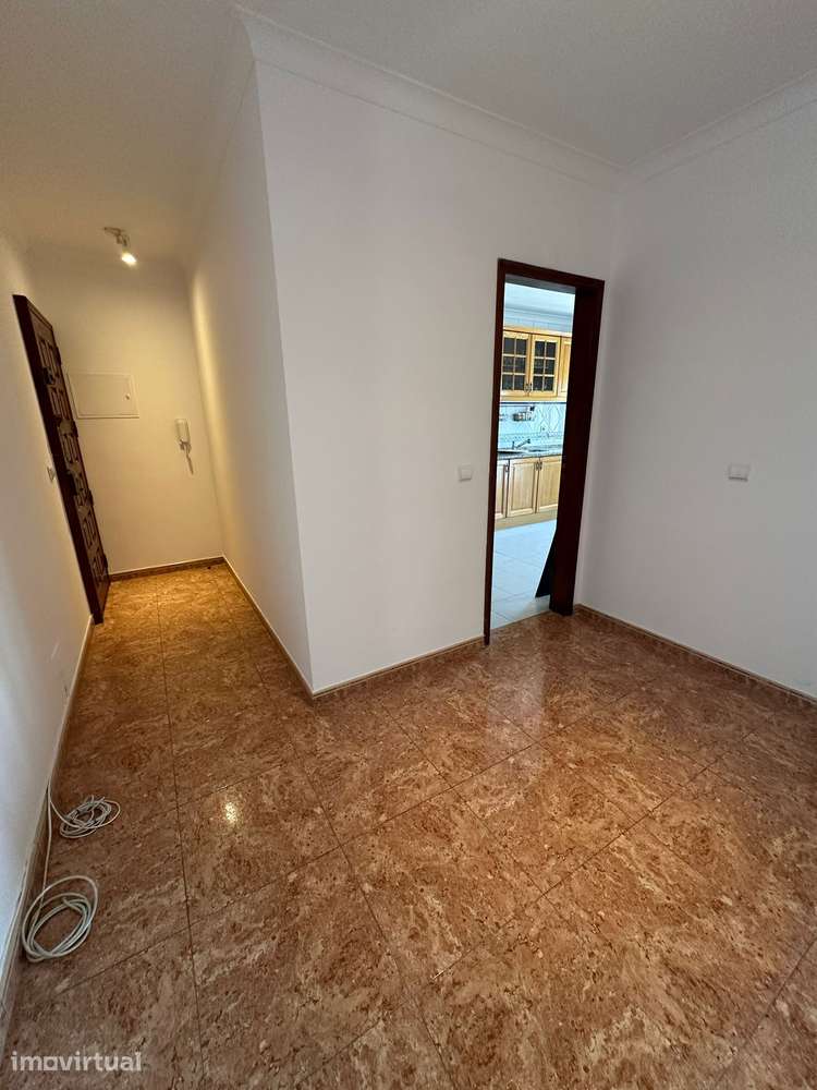 Apartamento T3 com Parqueamento Centro de Benavente - Grande imagem: 3/23