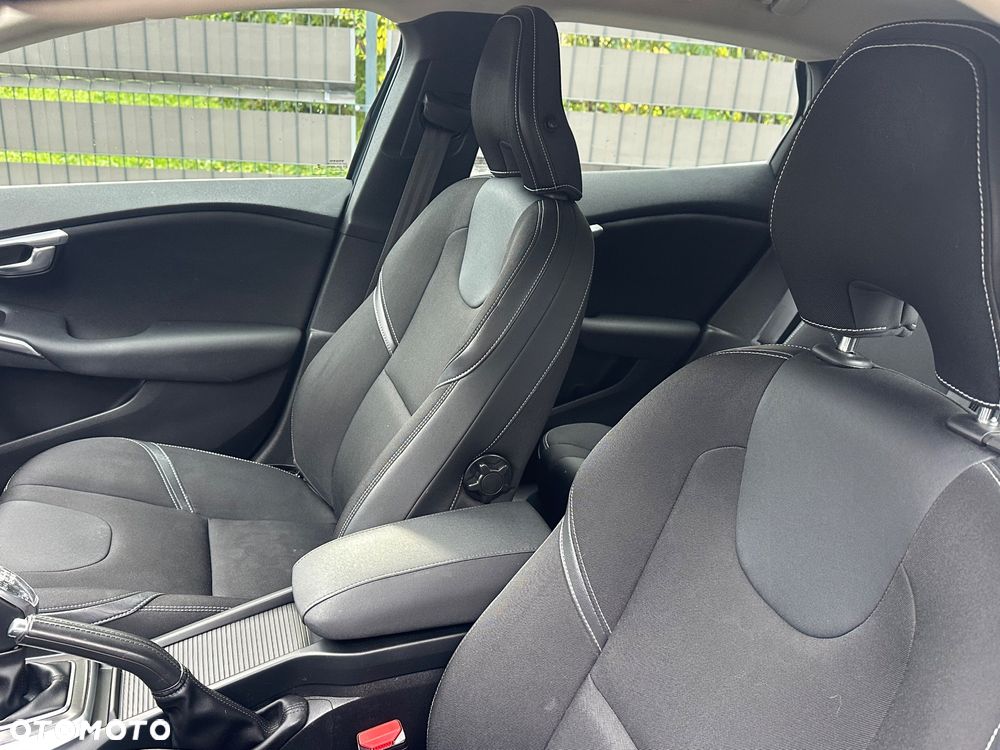 Volvo V40 D2 Momentum - 19