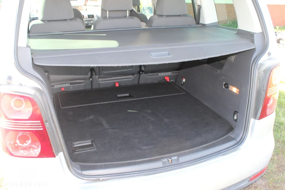 Volkswagen Touran - 5