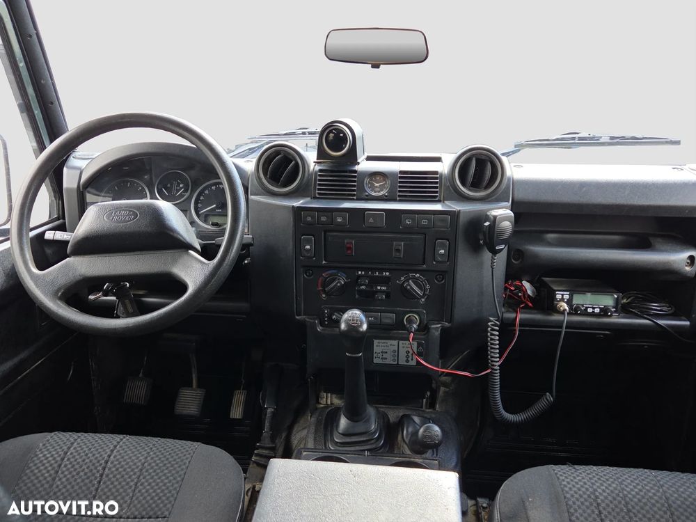 Land Rover Defender - 12