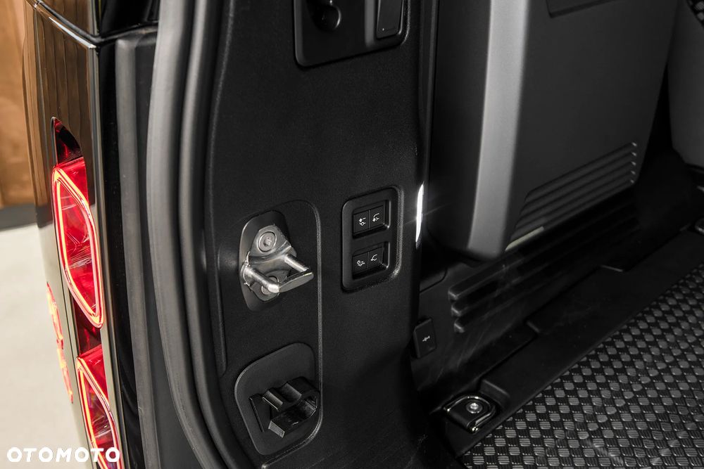 Land Rover Defender 5.0 P525 V8 - 14