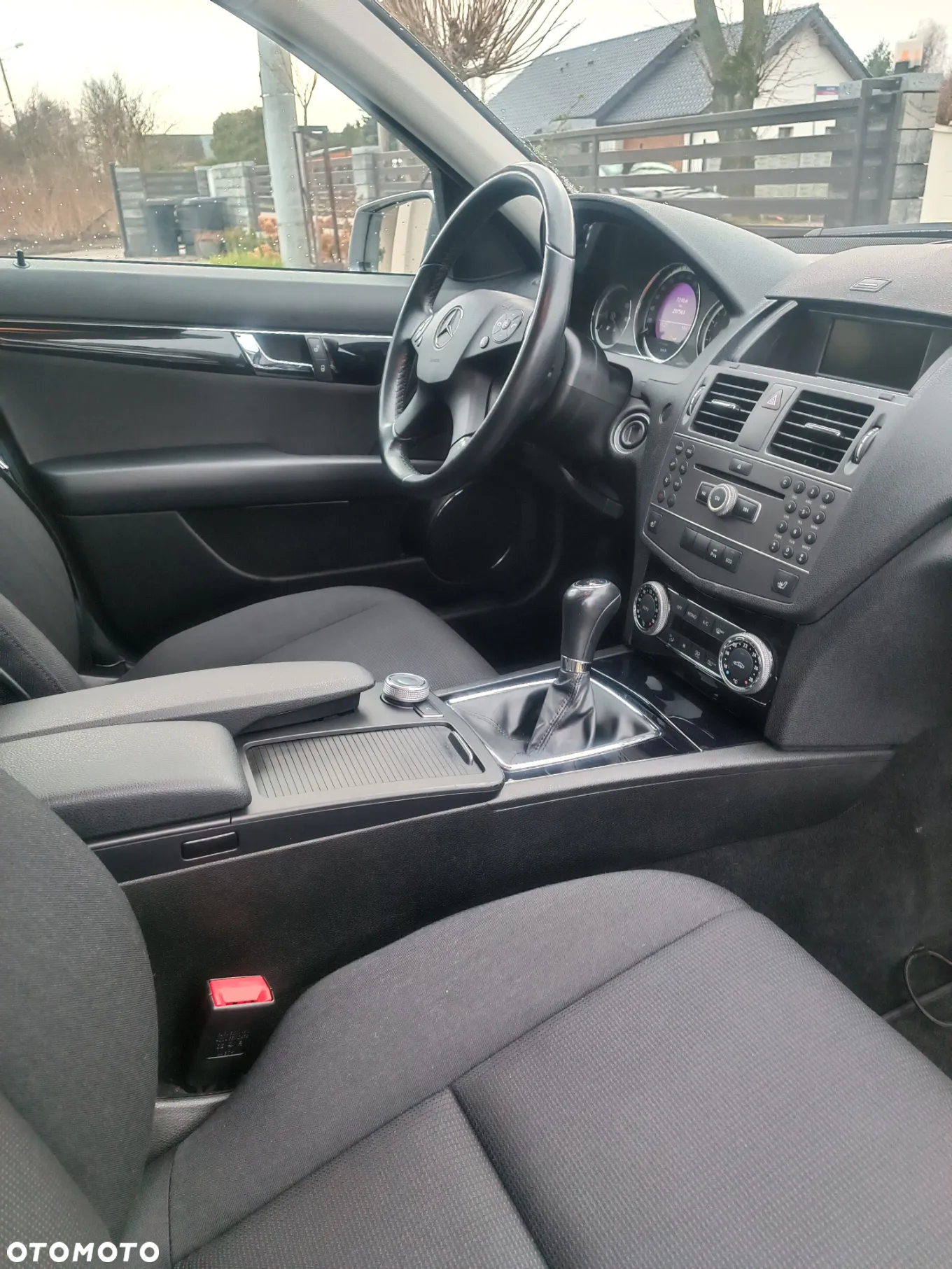 Mercedes-Benz Klasa C 180 T CGI BlueEFFICIENCY - 28