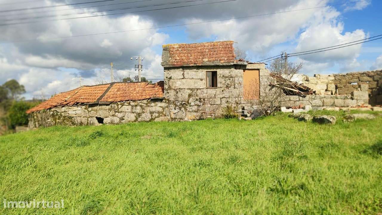 Terreno com ruína em Fonte Arcada, Penafiel - Grande imagem: 3/5
