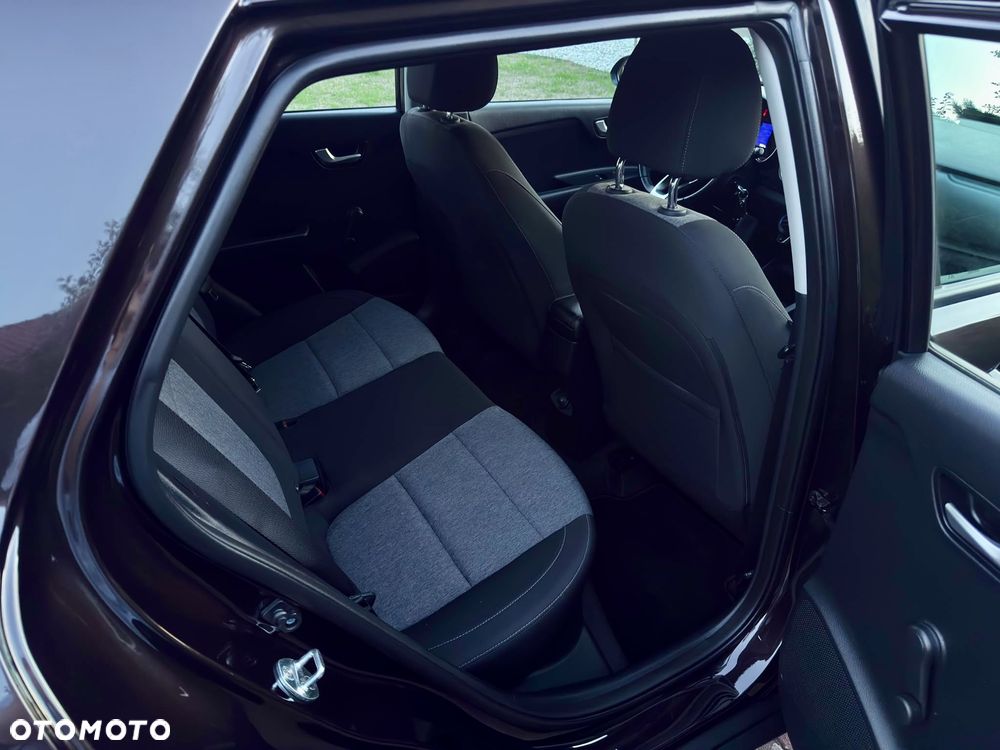 Kia Stonic 1.2 L - 10