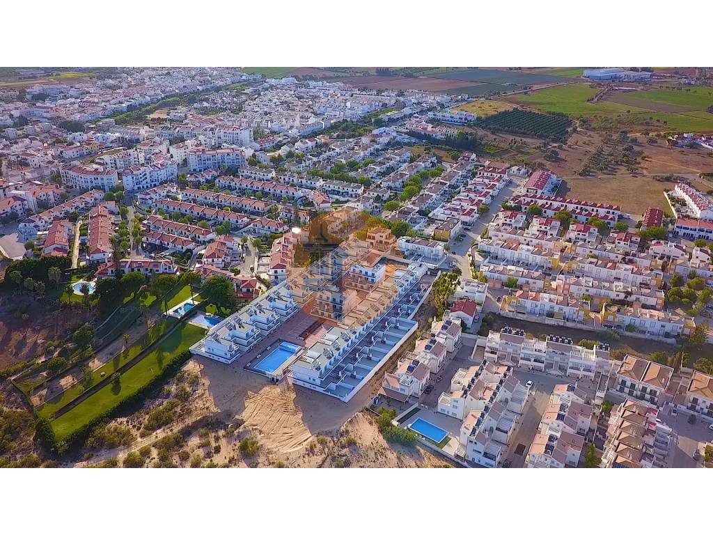 Pés na Água - Grande imagem: 3/25