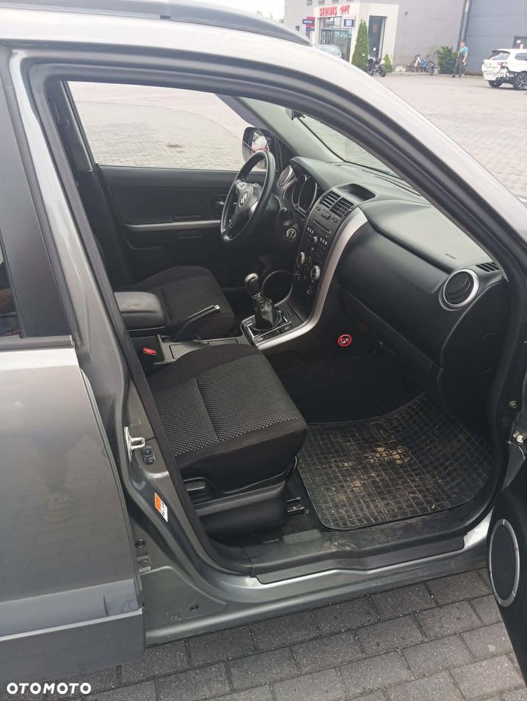 Suzuki Grand Vitara 2.0 - 10