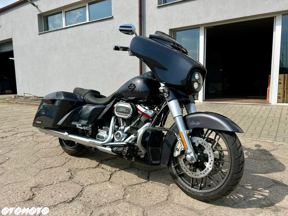 Harley-Davidson CVO Street Glide - 2