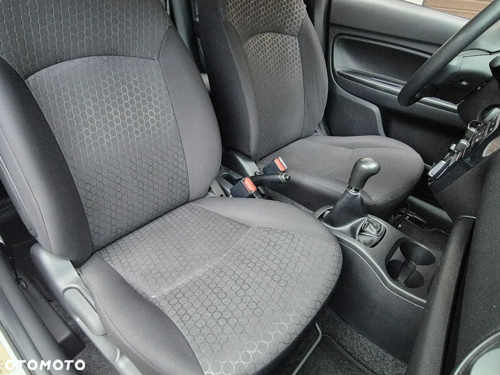 Mitsubishi Space Star - 26