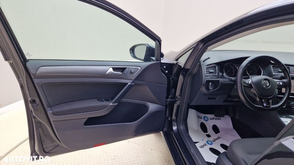 Volkswagen Golf - 10