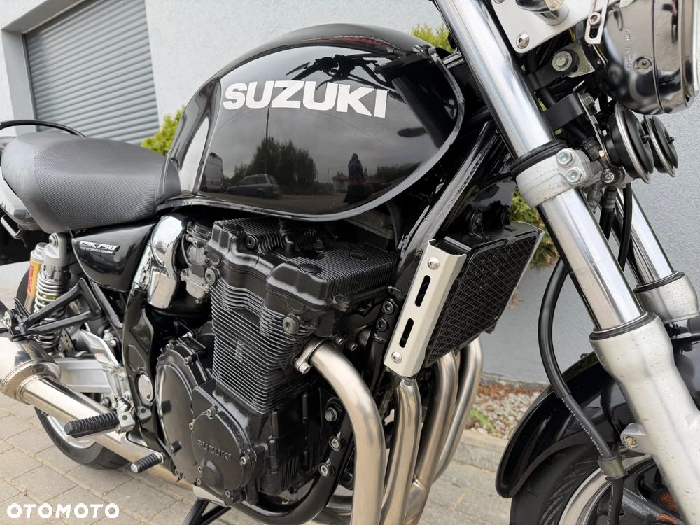 Suzuki GSX - 13