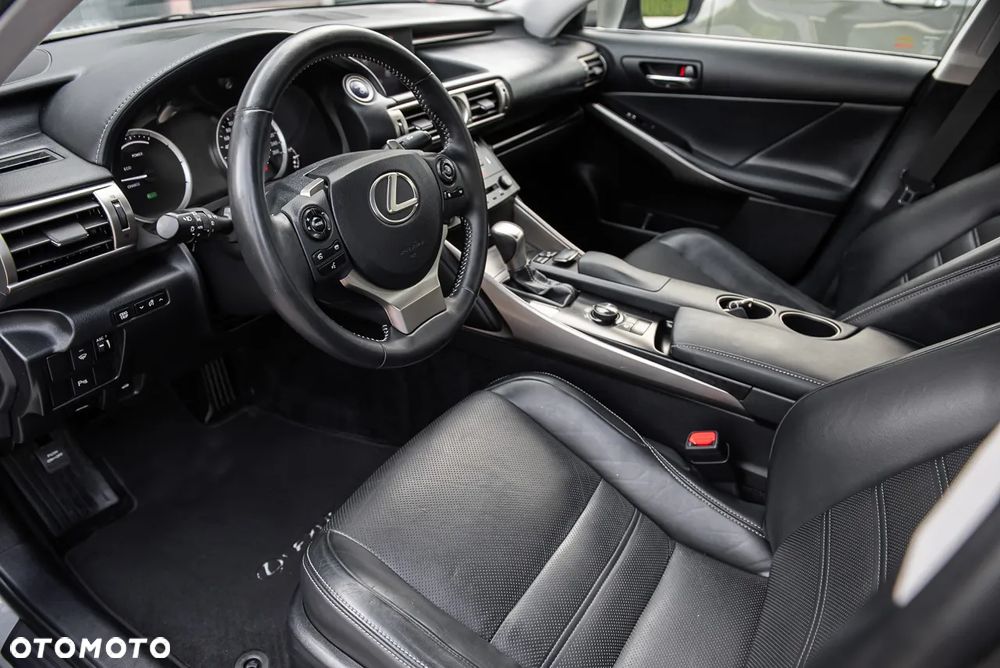 Lexus IS Luxury Line - 15