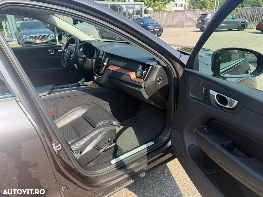 Volvo XC 60 B5 MHEV AT8 AWD R-Design - 20