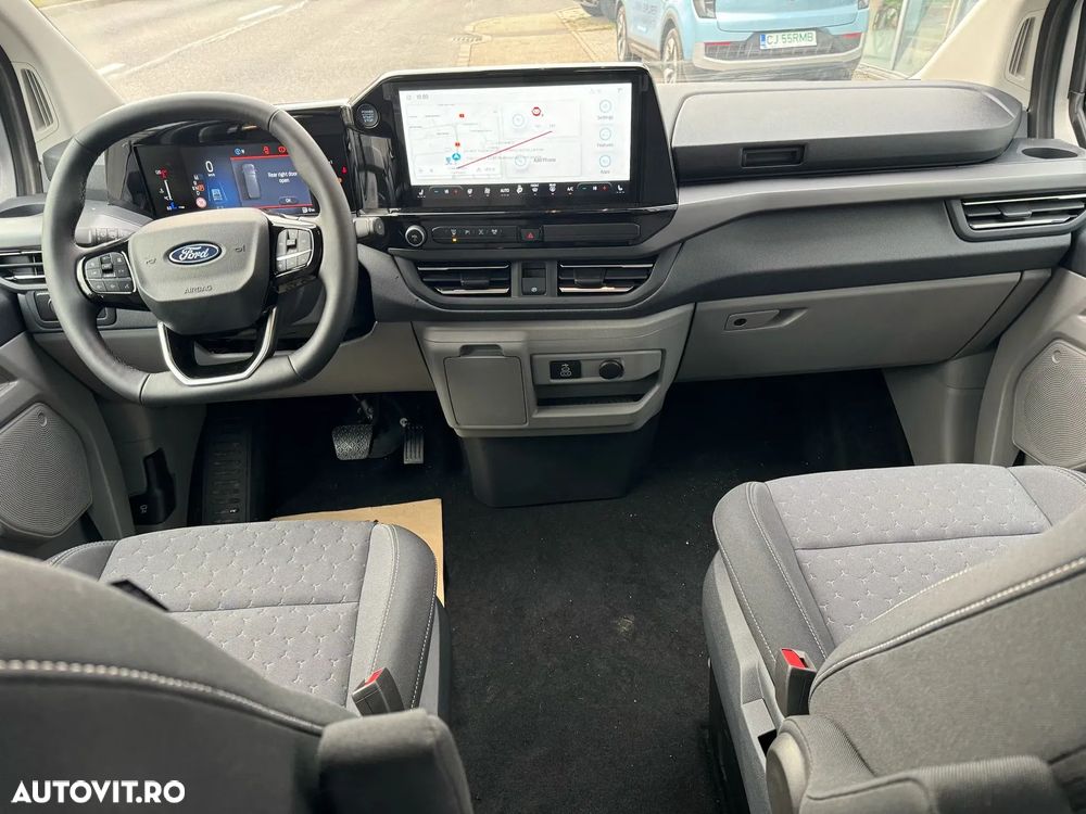 Ford Tourneo Custom - 13