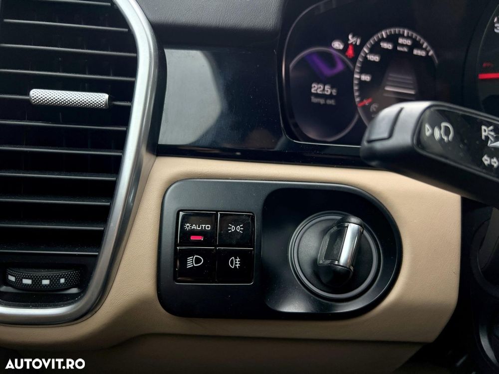 Porsche Cayenne - 24